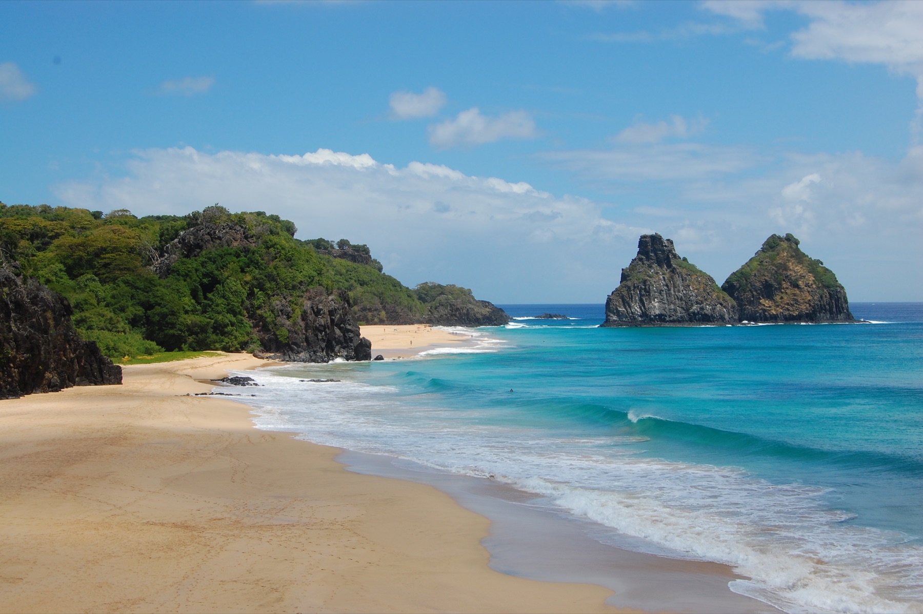 Fernando de Noronha, Brasil: costa y mar azul